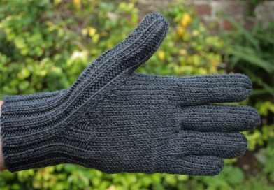 Clive – easy knitting pattern for men’s gloves