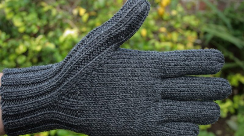 Clive – easy knitting pattern for men’s gloves